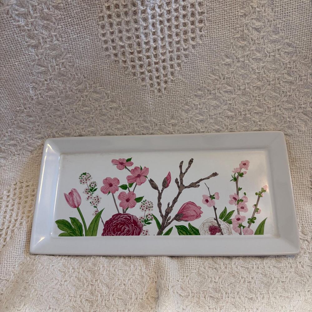 Trinket catch all tray with beautiful floral deisgn